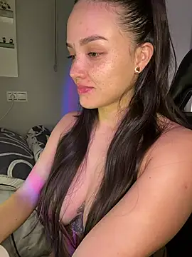 Snapshot of MisFrekcles_ chatting on February 12, 2026, 10:26 am MisFrekcles online show from February 12, 2026, 10:26 am