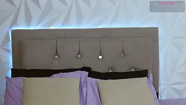 Gwen drew online show from October 26, 2025, 1:00 pm