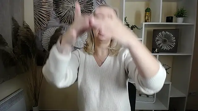 Snapshot of Amor_fati_ chatting on October 11, 2025, 12:28 pm Amor fati online show from October 11, 2025, 12:28 pm