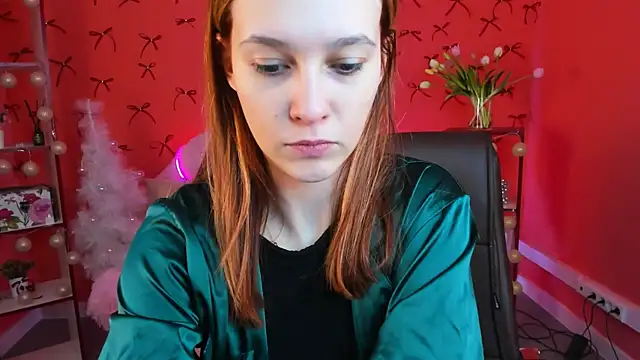 LolaLemona online show from December 19, 2024, 1:18 pm