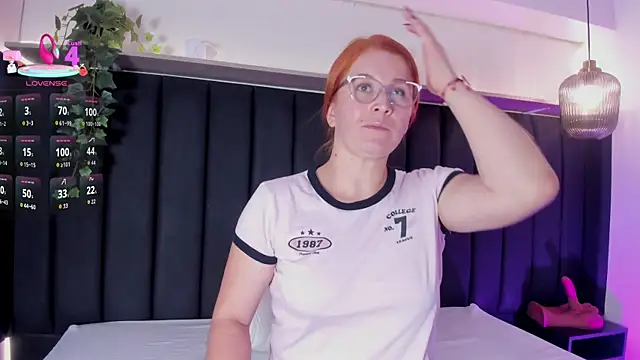 AllisonRoberts  online show from September 14, 2025, 1:28 am