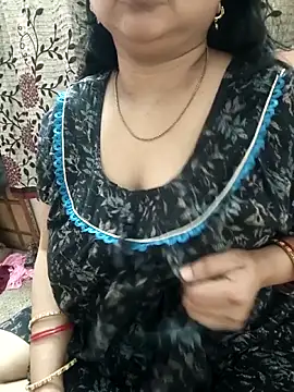 cuteyqueen online show from April 14, 2026, 1:10 am