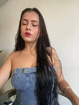 Snapshot of AbbyMillerrr chatting on May 7, 2026, 4:21 pm AbbyMillerrr online show from May 7, 2026, 4:21 pm