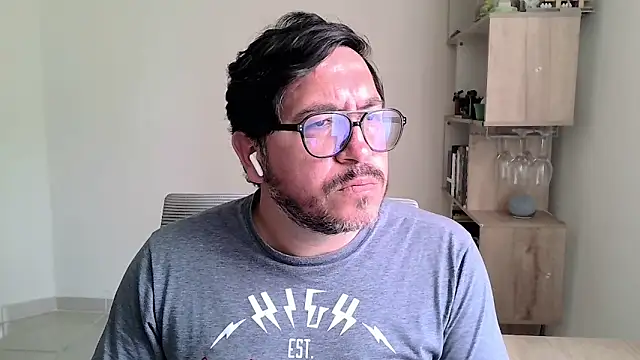 OsoMaduro12 online show from February 5, 2026, 8:37 pm