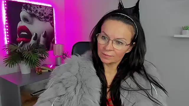 HelenLuxx online show from February 11, 2025, 10:14 am