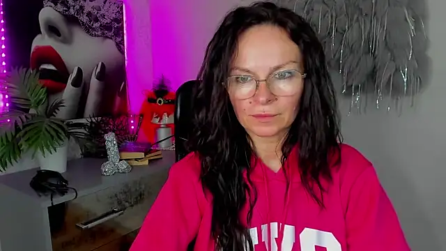 HelenLuxx online show from March 27, 2026, 4:30 pm