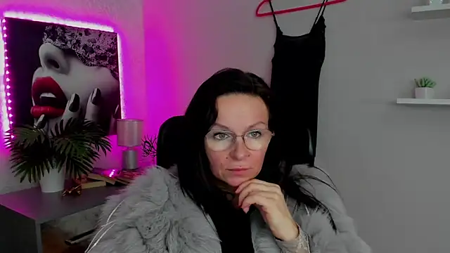 HelenLuxx online show from February 15, 2025, 11:17 am