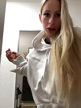 X JamieLove X online show from March 1, 2025, 8:42 pm