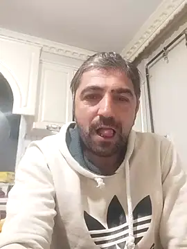 Snapshot of Muratcanik44 chatting on March 11, 2026, 11:32 pm Muratcanik44 online show from March 11, 2026, 11:32 pm
