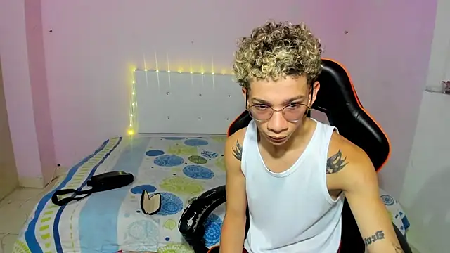 mateodeamjo online show from November 5, 2025, 6:27 am