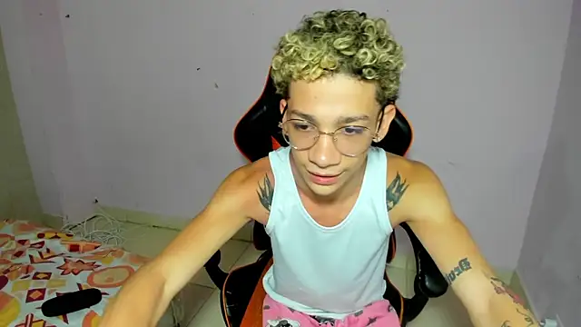 mateodeamjo online show from November 9, 2025, 8:29 am