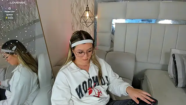 Snapshot of 1m_dalhia chatting on December 15, 2025, 8:36 pm 1m dalhia online show from December 15, 2025, 8:36 pm