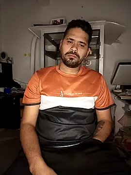 Snapshot of Joselatino23 chatting on November 9, 2025, 6:06 am Joselatino23 online show from November 9, 2025, 6:06 am