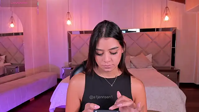 Snapshot of AllyJensen chatting on November 7, 2025, 11:04 am AllyJensen online show from November 7, 2025, 11:04 am