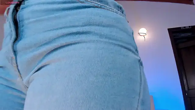 Snapshot of AllyJensen chatting on October 31, 2025, 10:56 am AllyJensen online show from October 31, 2025, 10:56 am