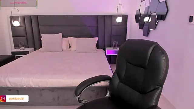 Snapshot of AllyJensen chatting on October 15, 2025, 10:23 am AllyJensen online show from October 15, 2025, 10:23 am