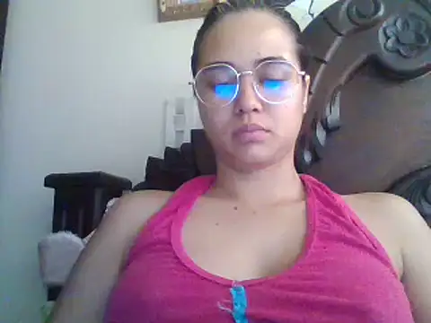 trianabell online show from February 24, 2025, 4:26 pm