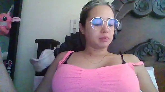 trianabell online show from February 20, 2025, 6:57 pm