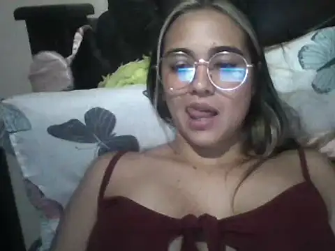 trianabell online show from March 8, 2025, 10:24 pm