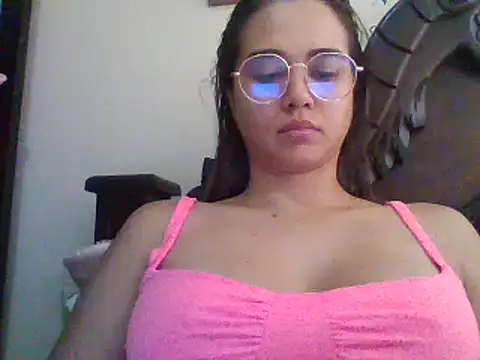 trianabell online show from February 26, 2025, 5:42 pm