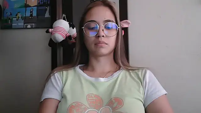 Snapshot of trianabell chatting on June 25, 2026, 4:45 pm trianabell online show from June 25, 2026, 4:45 pm