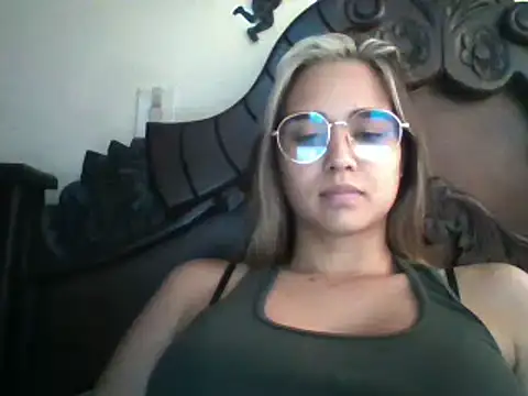 trianabell online show from February 12, 2025, 7:56 pm