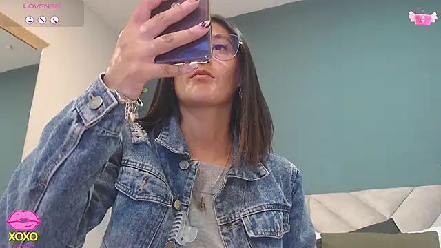 SharisWillian online show from February 14, 2026, 4:23 am