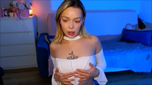 Lily Yin online show from November 18, 2025, 5:11 am