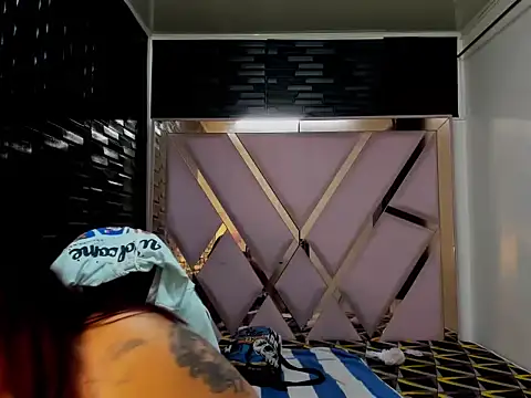 Snapshot of DaianaLutz chatting on November 5, 2025, 1:36 pm DaianaLutz online show from November 5, 2025, 1:36 pm