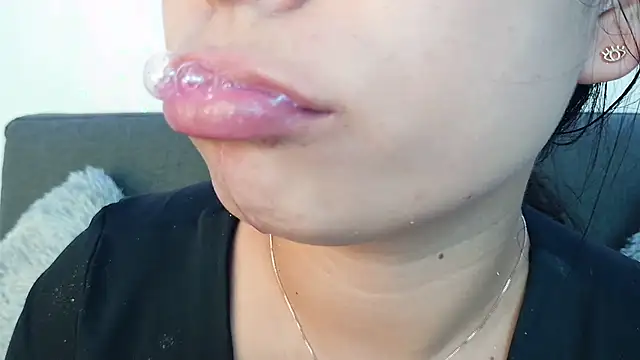 mia roux13 online show from September 11, 2025, 7:14 pm