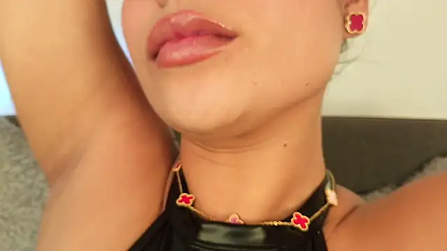mia roux13 online show from October 2, 2025, 8:23 pm