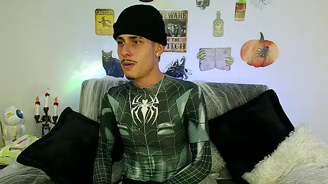 Snapshot of Bastiaan_28 chatting on October 18, 2025, 3:30 am Bastiaan 28 online show from October 18, 2025, 3:30 am