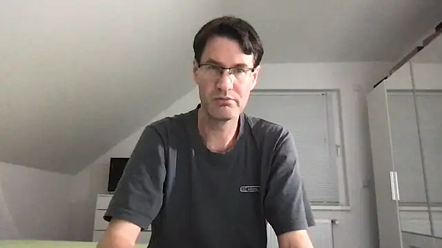 Snapshot of zxzx_cam1 chatting on October 18, 2025, 9:17 pm zxzx cam1 online show from October 18, 2025, 9:17 pm