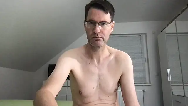 Snapshot of zxzx_cam1 chatting on November 2, 2025, 5:29 pm zxzx cam1 online show from November 2, 2025, 5:29 pm