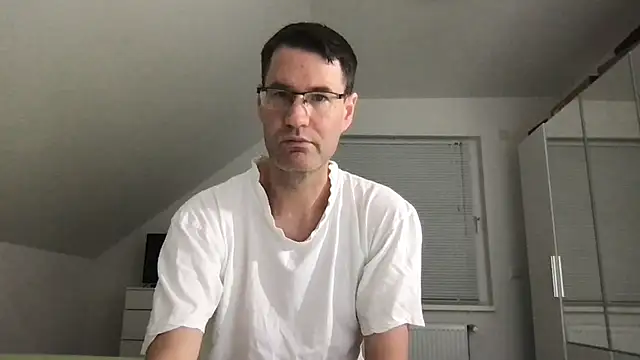 Snapshot of zxzx_cam1 chatting on November 1, 2025, 4:12 pm zxzx cam1 online show from November 1, 2025, 4:12 pm