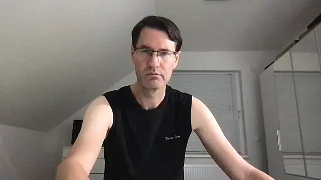 Snapshot of zxzx_cam1 chatting on October 25, 2025, 3:56 pm zxzx cam1 online show from October 25, 2025, 3:56 pm