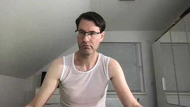 Snapshot of zxzx_cam1 chatting on October 19, 2025, 3:15 pm zxzx cam1 online show from October 19, 2025, 3:15 pm