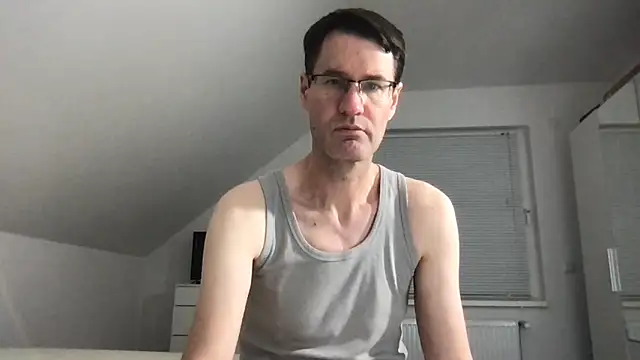 Snapshot of zxzx_cam1 chatting on December 2, 2025, 6:31 pm zxzx cam1 online show from December 2, 2025, 6:31 pm