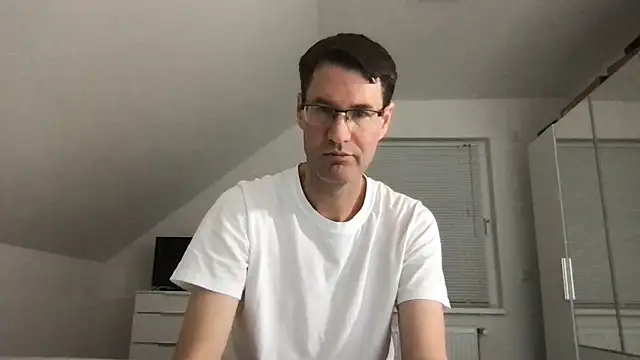 Snapshot of zxzx_cam1 chatting on November 21, 2025, 4:39 pm zxzx cam1 online show from November 21, 2025, 4:39 pm