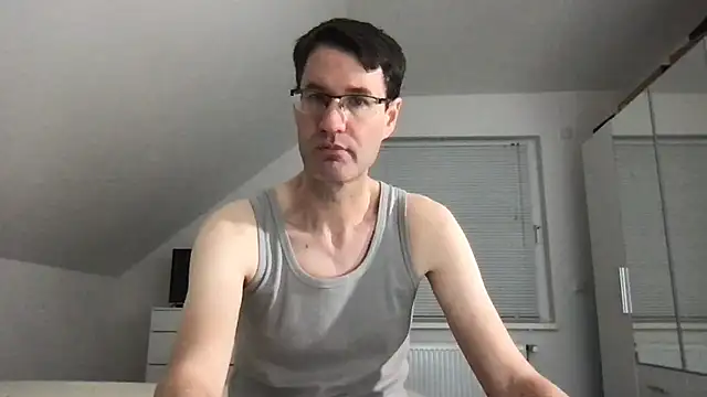 Snapshot of zxzx_cam1 chatting on December 5, 2025, 6:28 pm zxzx cam1 online show from December 5, 2025, 6:28 pm