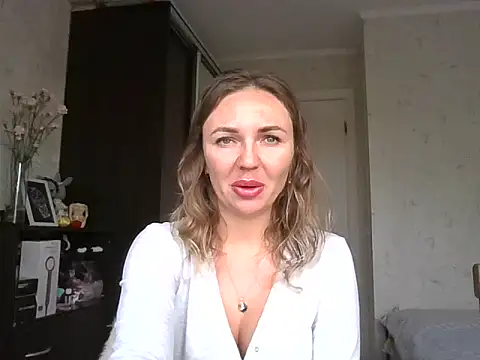 AngelinaLove28 online show from October 12, 2025, 7:32 am