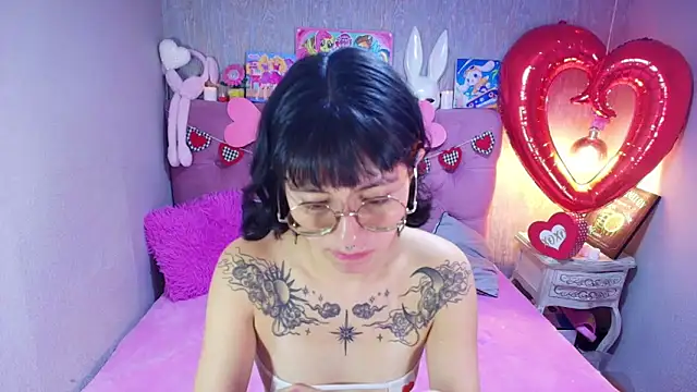 charlottemoonxz online show from February 13, 2026, 6:52 pm