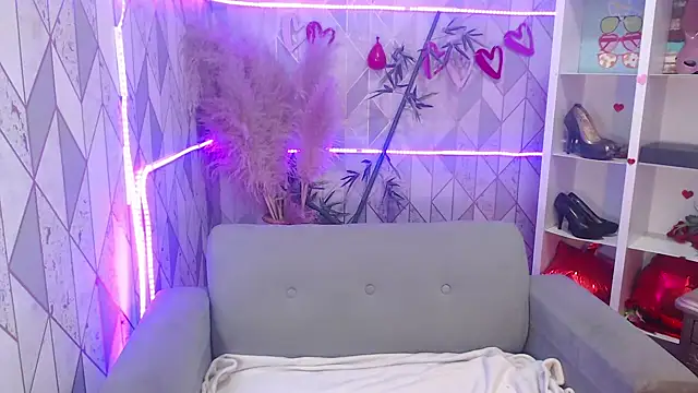 charlottemoonxz online show from September 19, 2025, 8:57 pm