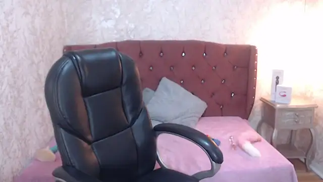 charlottemoonxz online show from March 13, 2025, 8:54 pm