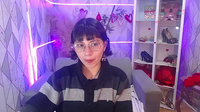 charlottemoonxz online show from October 17, 2025, 7:59 pm