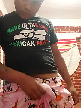 Snapshot of Cris_ale1218 chatting on November 7, 2025, 5:01 am Cris ale1218 online show from November 7, 2025, 5:01 am