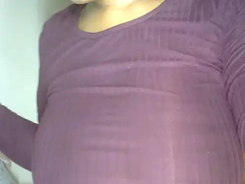 Prettyolive2 online show from November 8, 2025, 3:59 pm