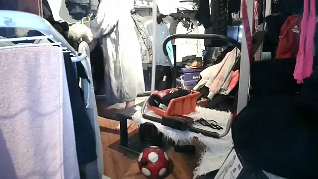 Snapshot of 0815lukas2024 chatting on November 14, 2025, 1:31 am 0815lukas2024 online show from November 14, 2025, 1:31 am