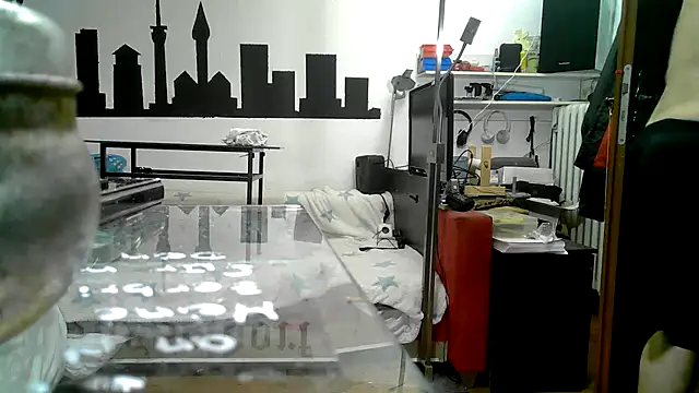 Snapshot of 0815lukas2024 chatting on October 12, 2025, 10:44 pm 0815lukas2024 online show from October 12, 2025, 10:44 pm