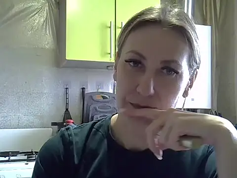 Snapshot of AshleyXHoney chatting on February 24, 2026, 6:36 am AshleyXHoney online show from February 24, 2026, 6:36 am